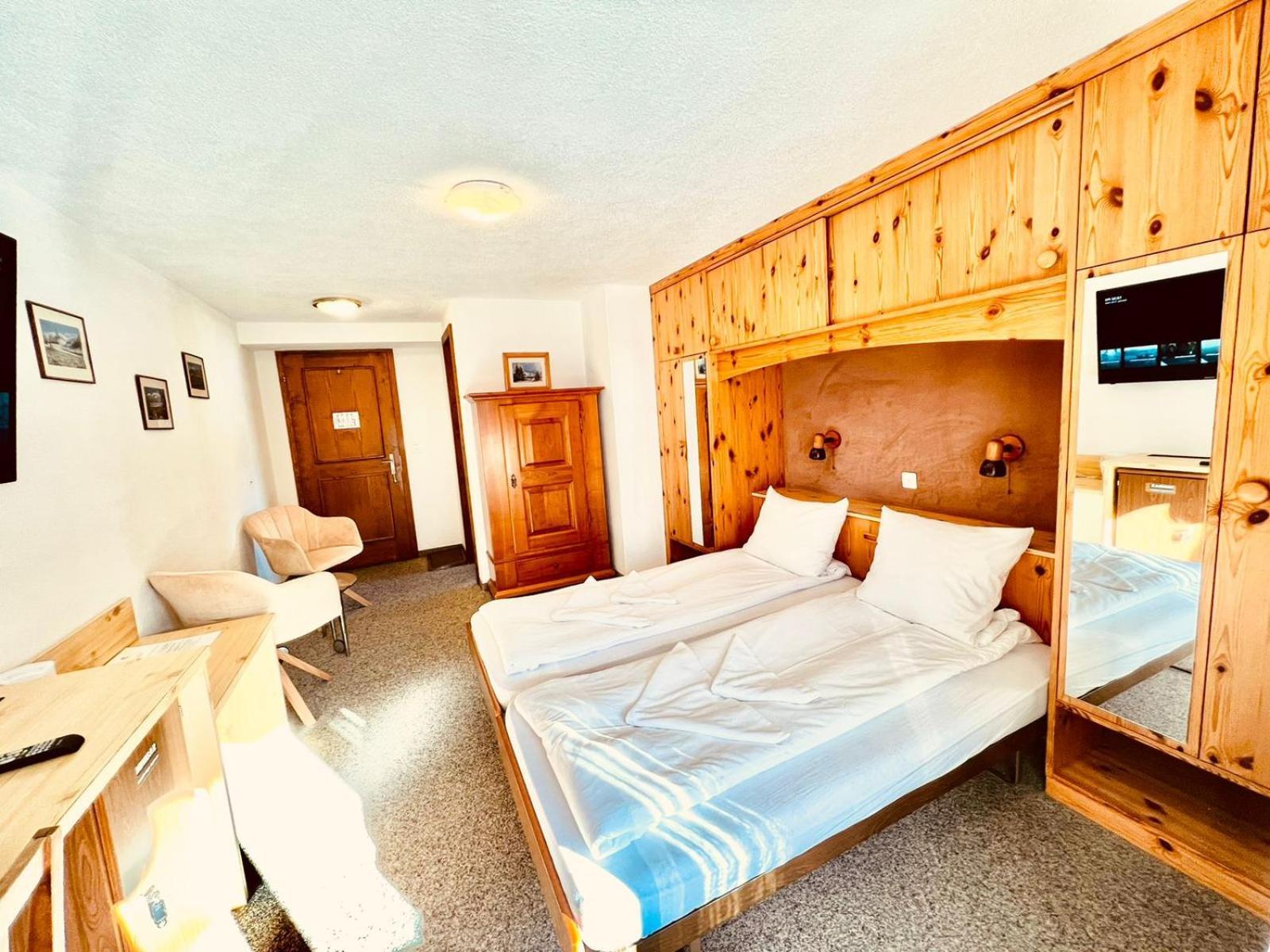 Hotel Old Jnn Клостерс Экстерьер фото
